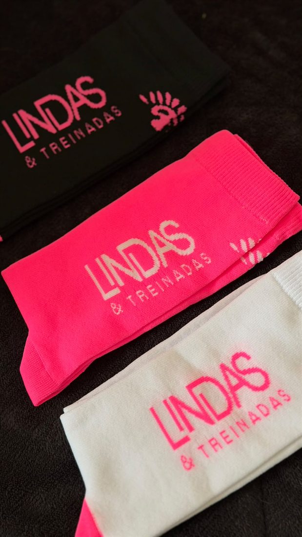 Meias oficiais Lindas & Treinadas nas cores preta, rosa neon e off-white